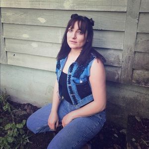 VTG cropped denim vest w lace/beaded appliqués